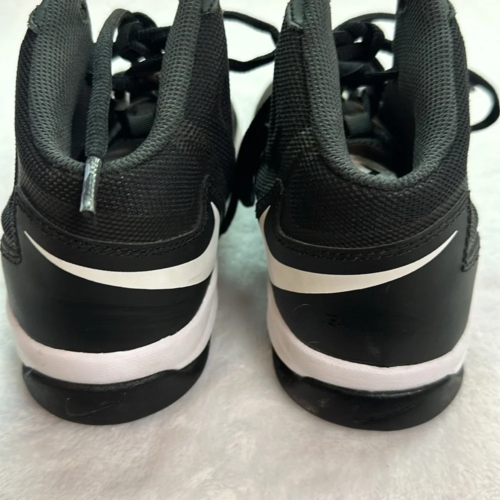 Nike Airmax Stutter Step 2 Boys Basketball Shoes Black/White Size 5.5